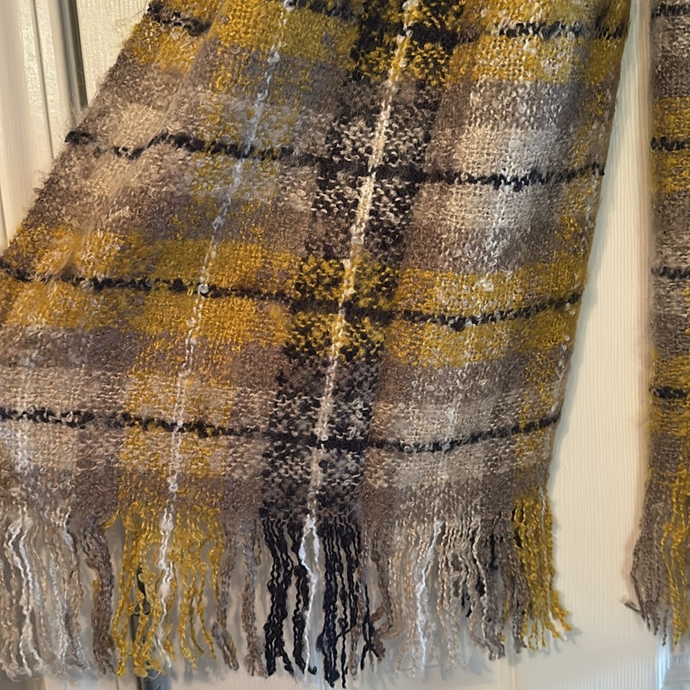 Fringe scarf